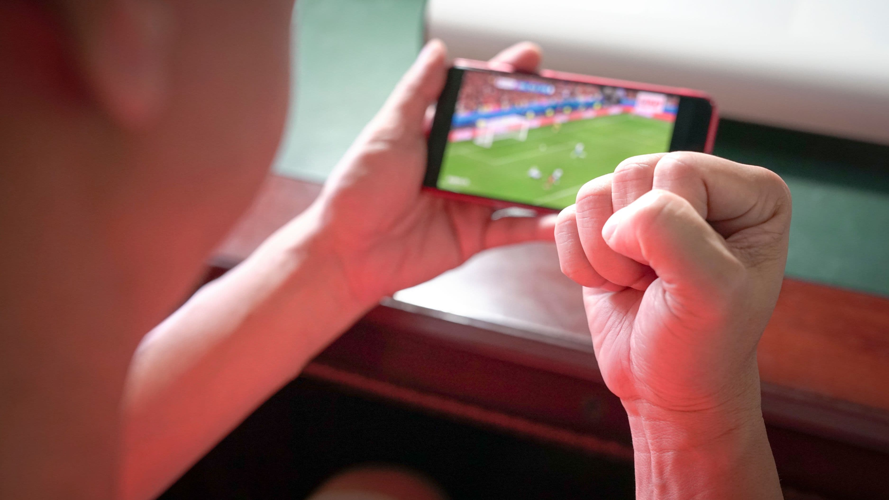Best Apps for Watching NFL, Nba, and Premier League Without a Tv Provider