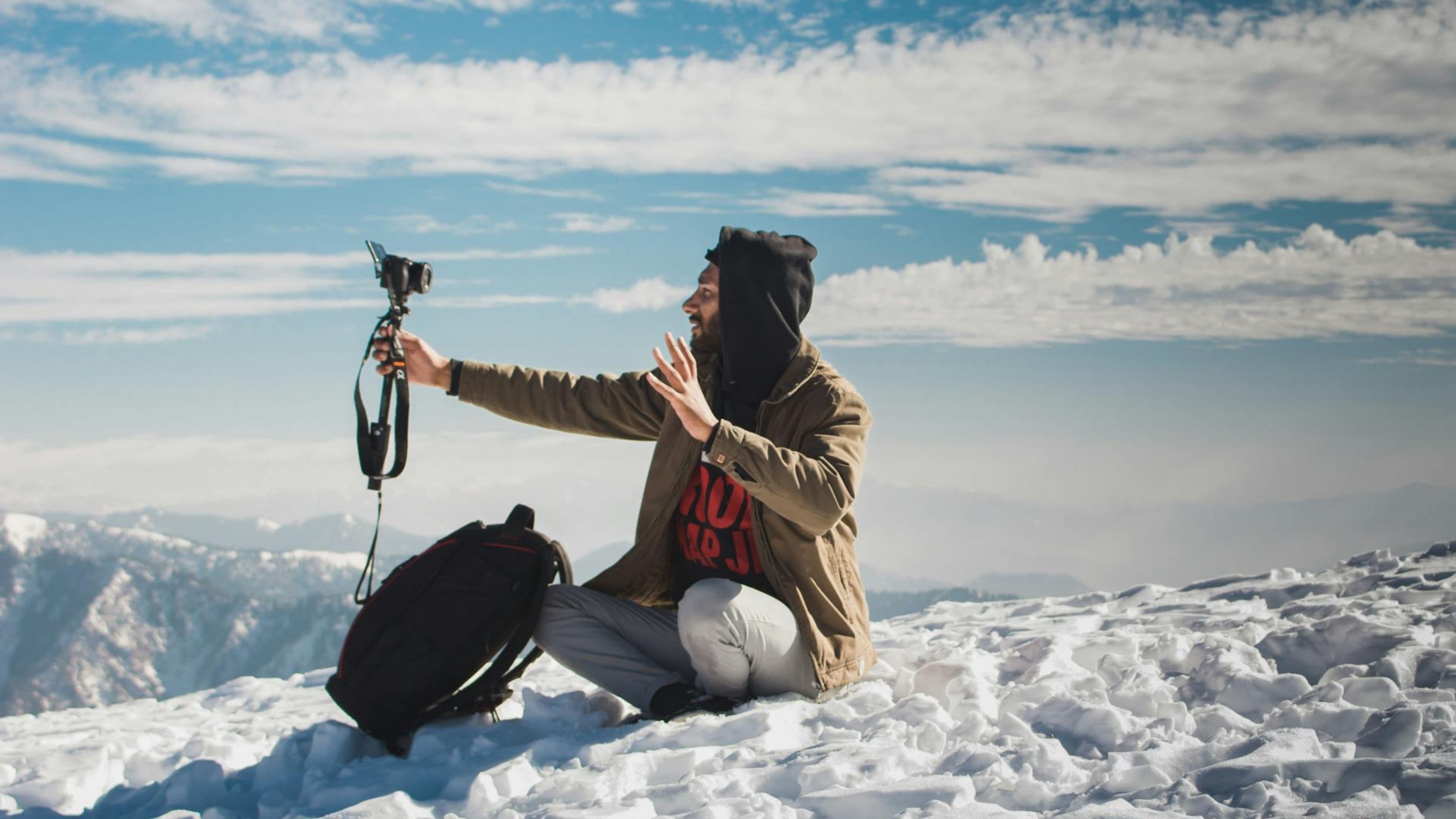 Which Travel Apps Do Professional Travel Vloggers Actually Use?